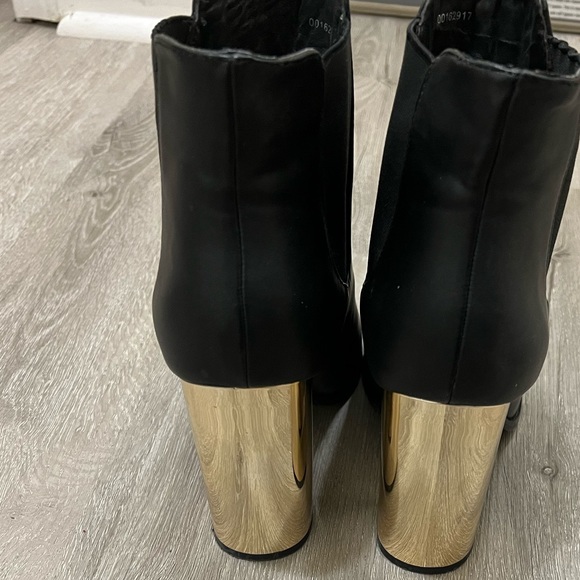 Black ankle boot w/ gold heel - Picture 3 of 3
